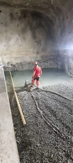 Betongarbete i tunnel med arbetare från ST Betong & Bygg